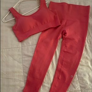 Savvi Sommer bra and leggings set in the gorgeous guava color!